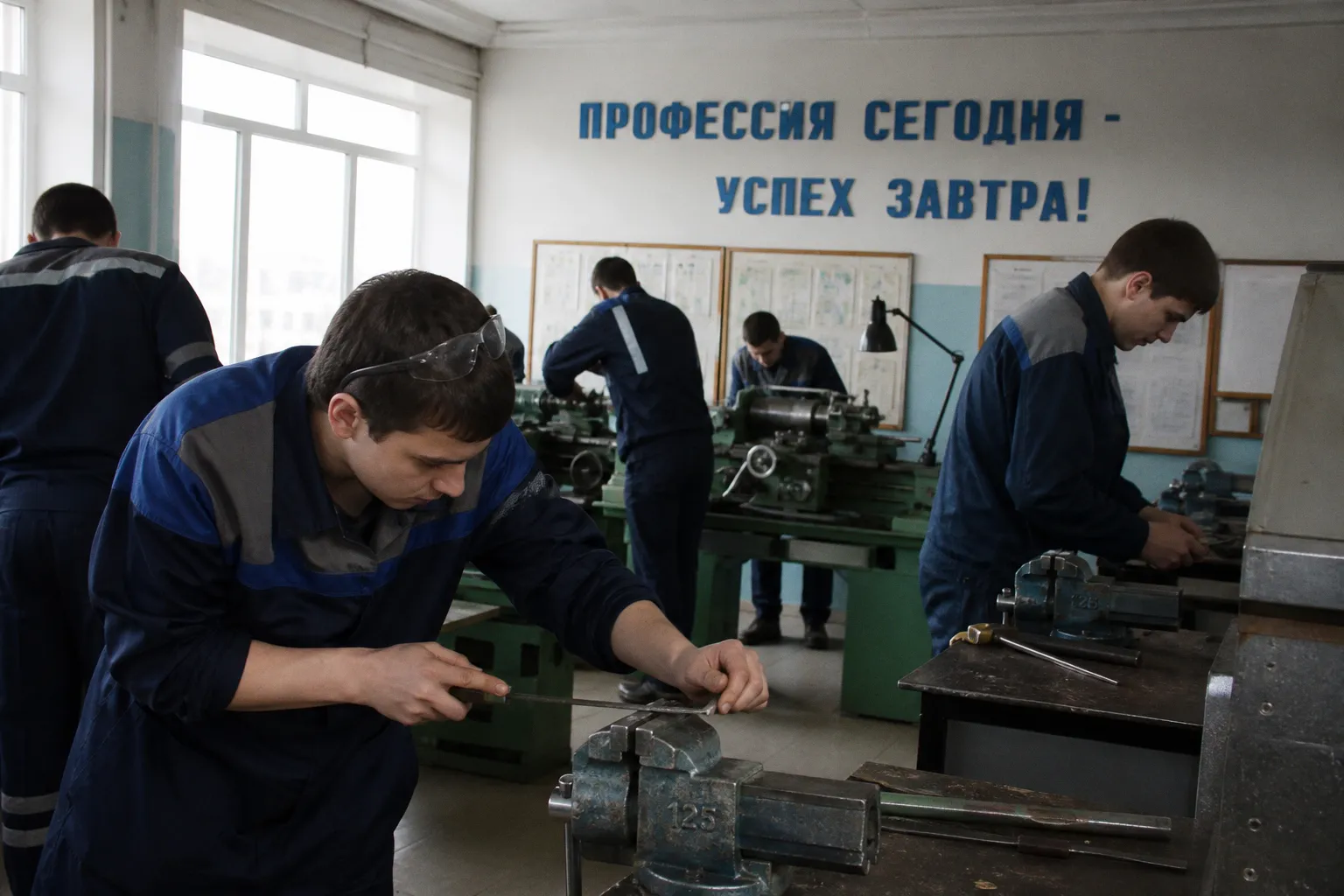 Минпросвещения РФ разъяснило правила бесплатного профессионального обучения для не сдавших ОГЭ