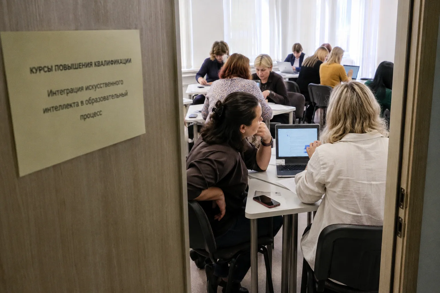 Минпросвещения запустило курсы повышения квалификации для учителей по интеграции ИИ в уроки